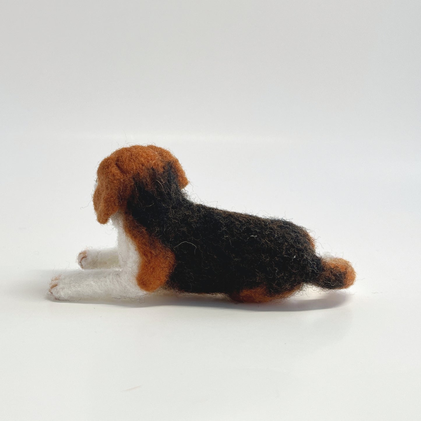 Miniature needle felted Beagle lie down_back view